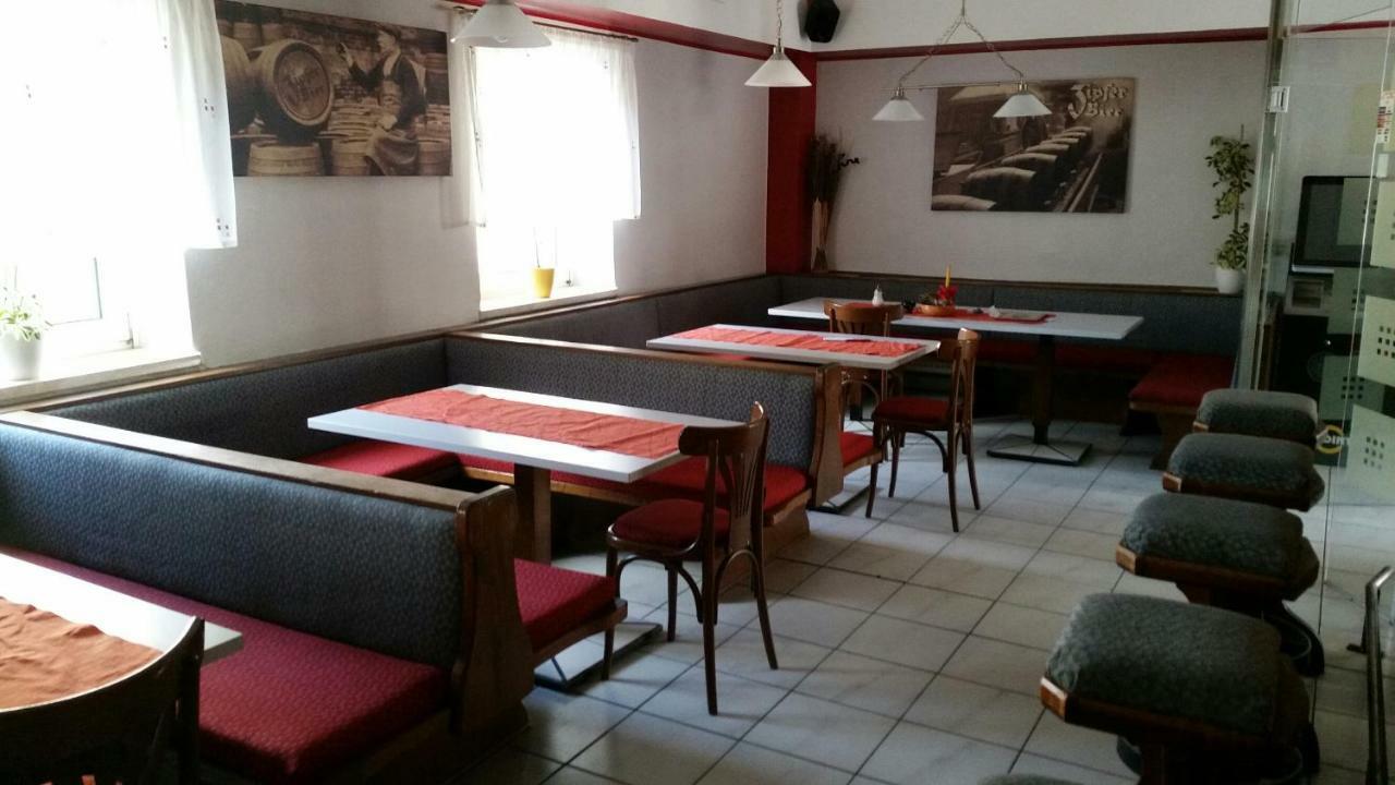 韦尔斯 Makss酒店 外观 照片